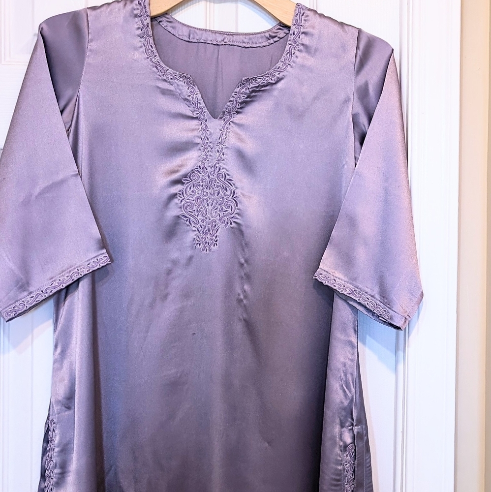 Purple Nightgown / Kaftan. Size Med.
